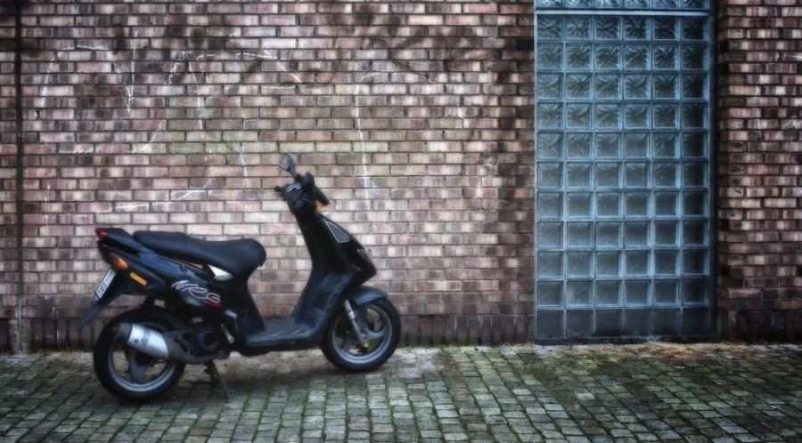 AMV or April Moto: which specialist two-wheeler broker to choose for your motorcycle or scooter