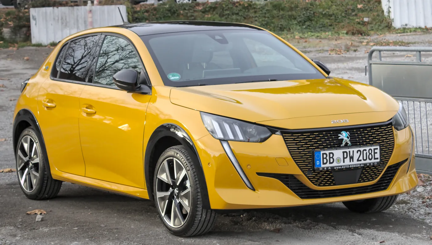 Peugeot 208 face à Renault Clio 5, comparatif des citadines françaises 2026