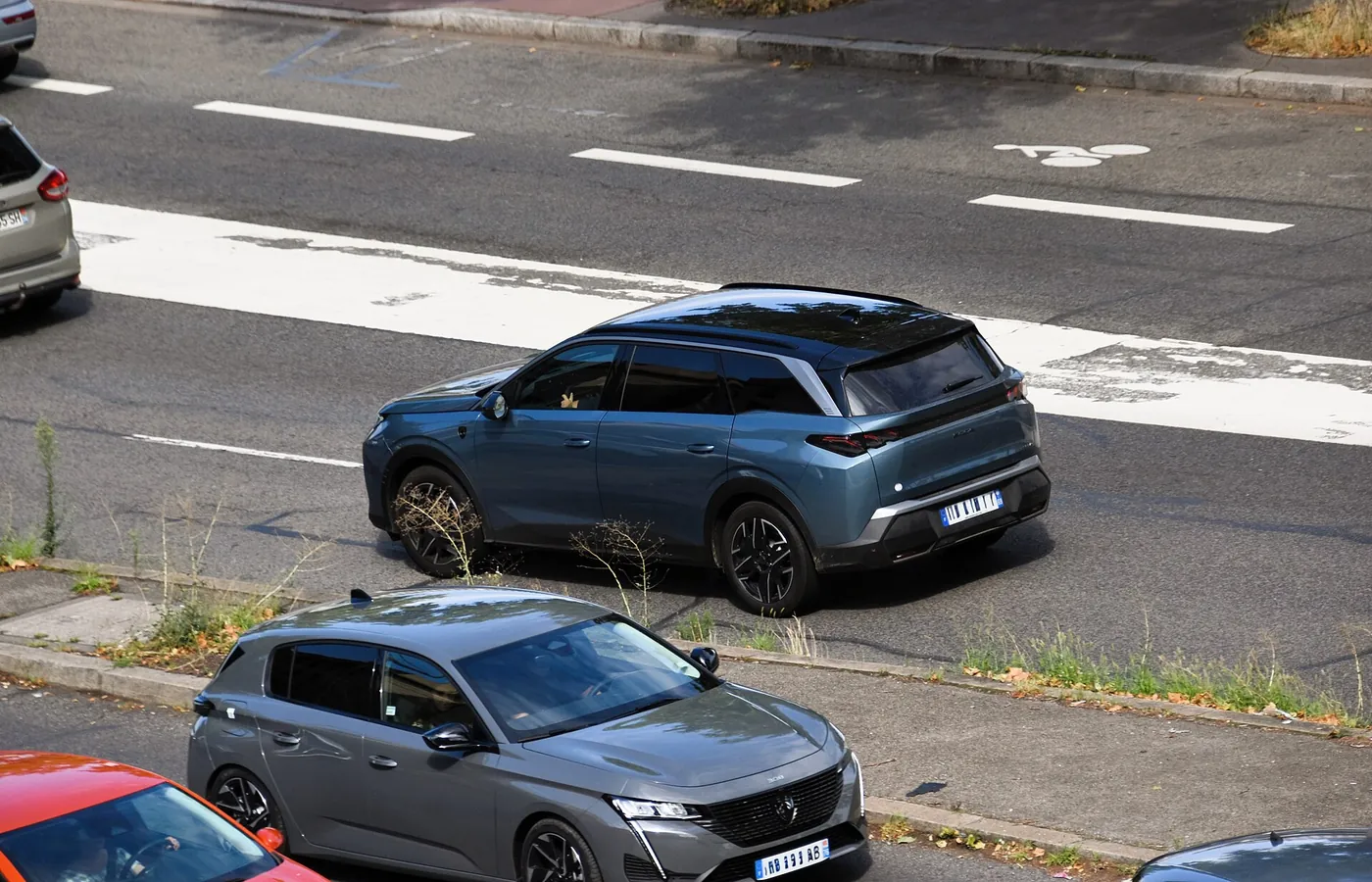 Les meilleures voitures hybrides 7 places 2026 : Peugeot 5008, Dacia Jogger, Kia Sorento